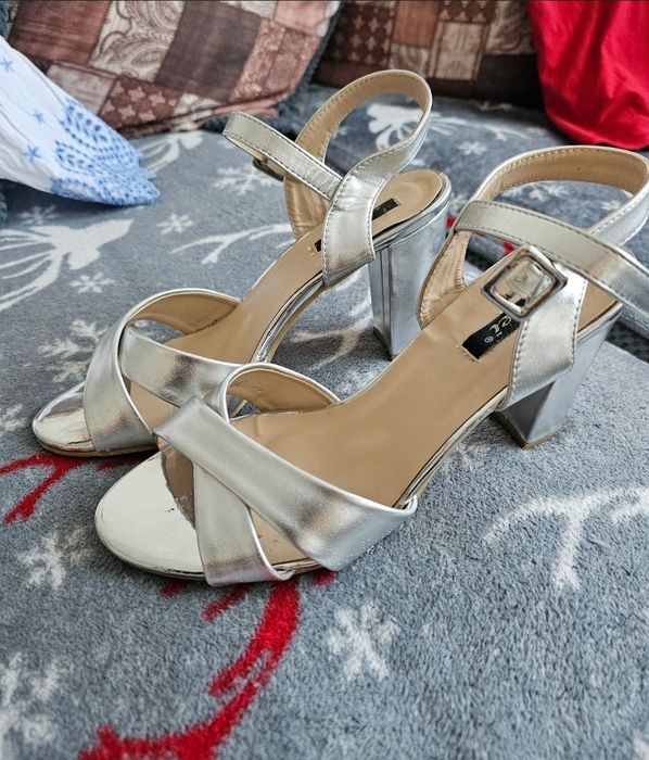 Sandale cu toc marime 38 purtate de 2 ori