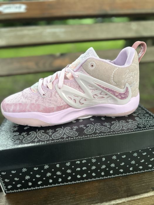 Nike KD 15 NRG “Aunt Pearl”