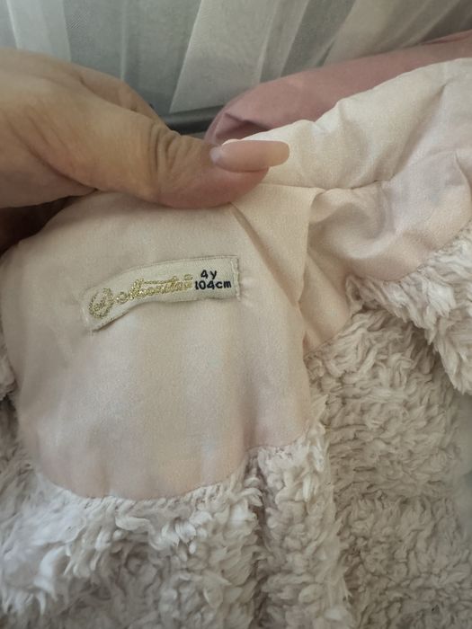 Продам куртку для девочки