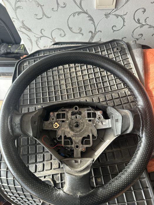 Продавам волан с AirBag от PEUGEOT