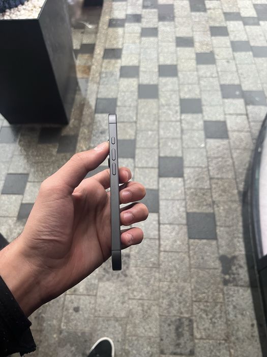 Продам Iphone 17  256gb E-sim