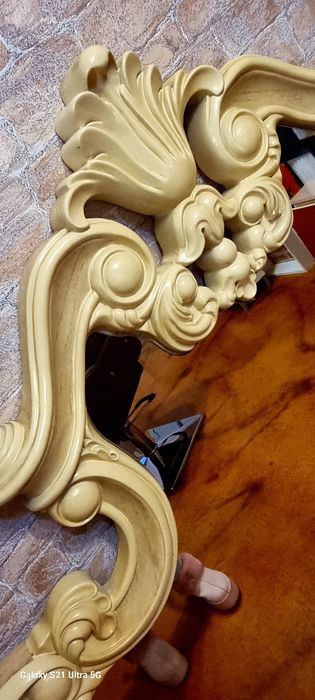 Vând oglinda model deosebit