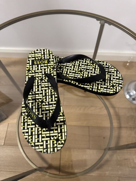 Slapi Hugo Boss noi 34/35