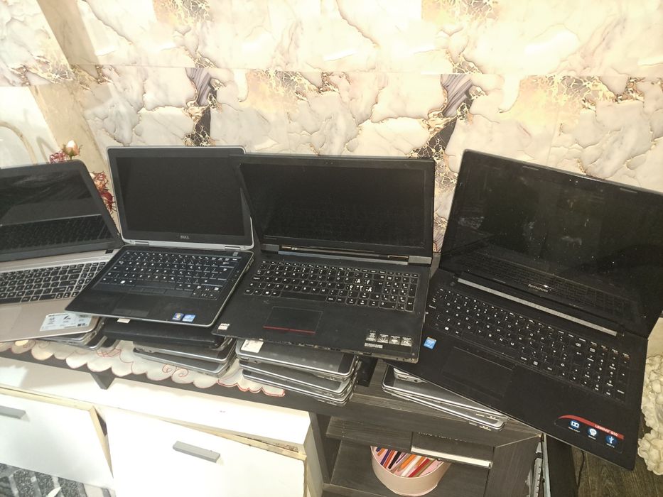 Vand lot laptop i7 18 bucati
