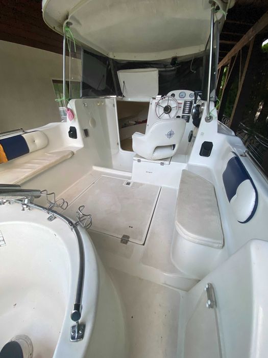 Vând barcă Bluestar Ventura 5,30 m cu cabină + Suzuki 90 CP + peridoc Marlin 2 axe
