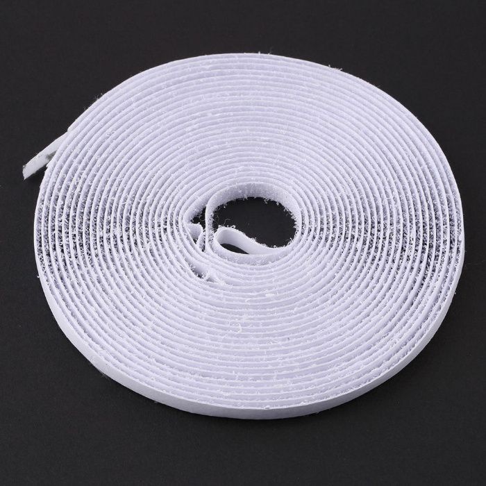 Perdea tantari 130cm * 150cm. Banda adeziva cu suprafata cu scai. Nou!