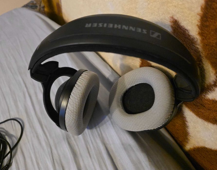 Casti Sennheiser HD590 prestige, stare buna, functionare impecabila.