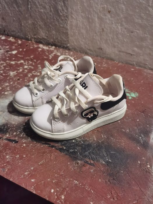 Adidași Karl Legerfild și adidas mărimea 25 și mărimea 35