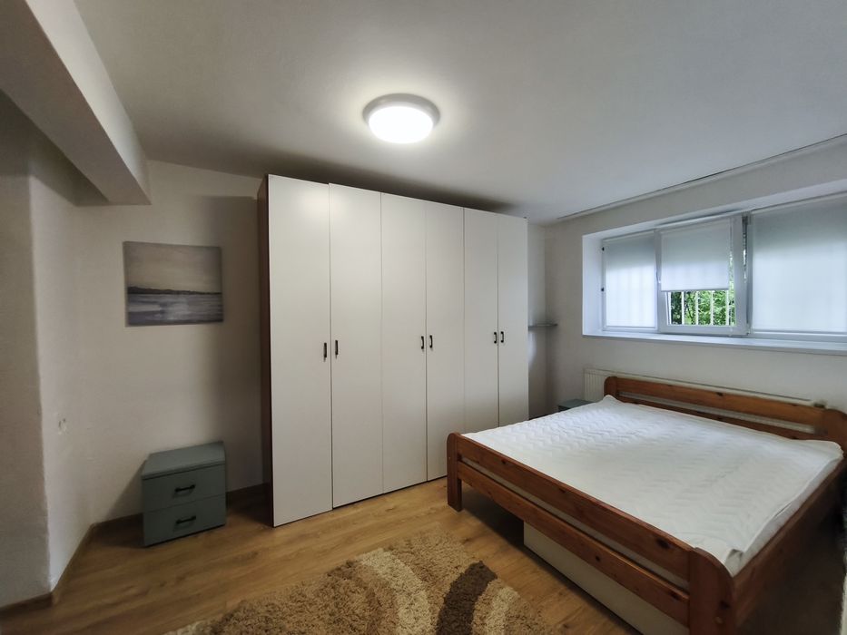 Închiriez apartament cu 1 cameră în 7 Noiembrie - lângă Spital / UMF