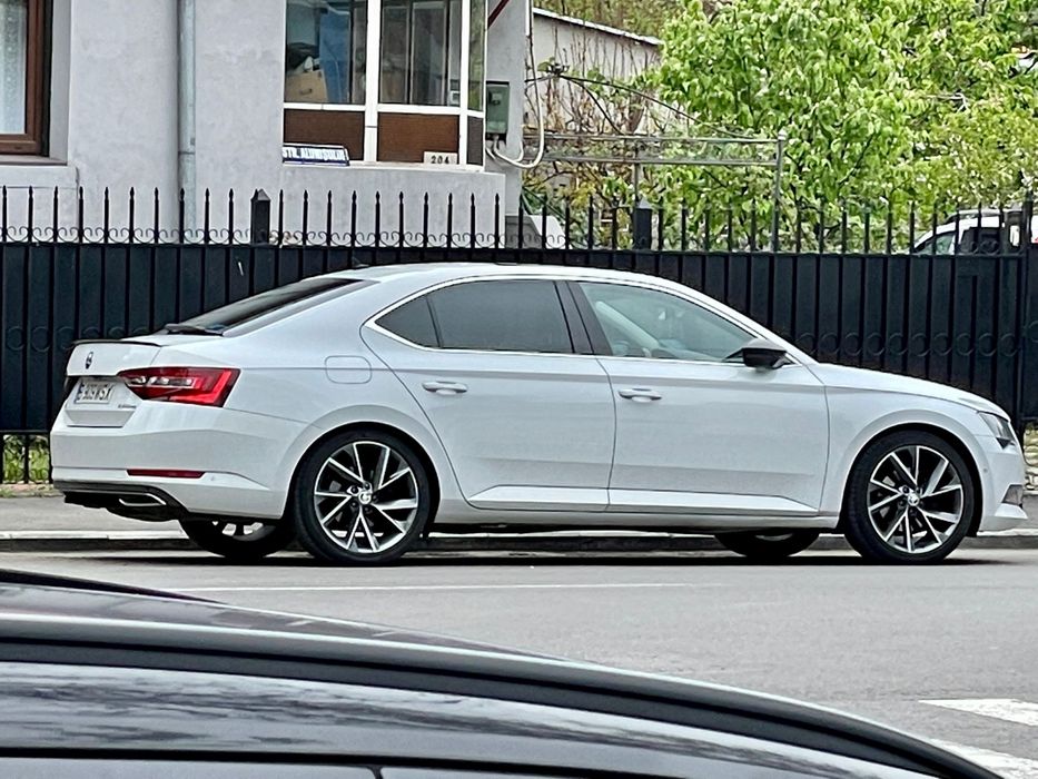 Vand/ Schimb Skoda Superb 2017