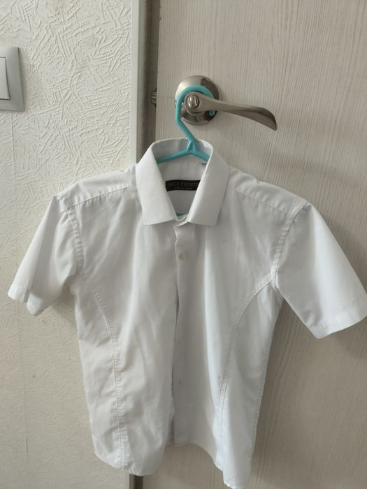 Продам 4 школьные рубашки