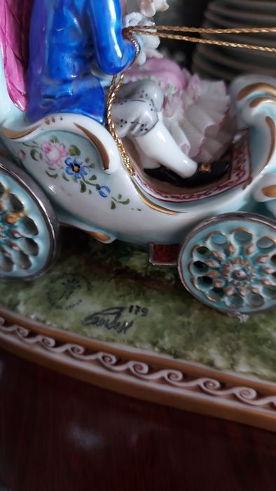 Шикарная статуэтка карета с лошадьми  Италия