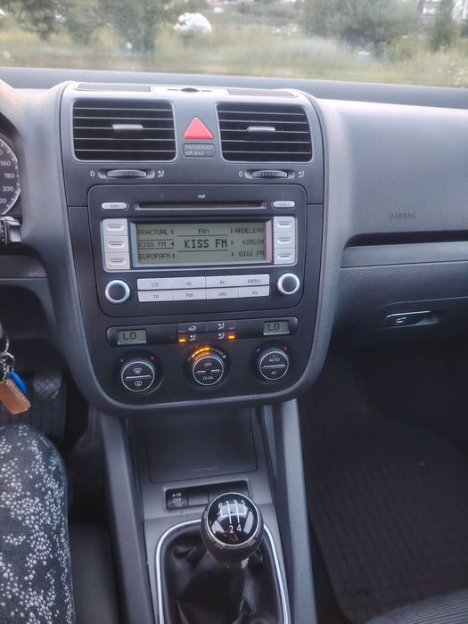 Vând Volkswagen Golf 5