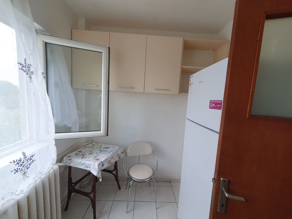 Inchiriez garsoniera confort 1 Tineretului decomandată spatioasa etaj 6/10 întrare din bulevard vedere spre parc parcare in fatata blocului
