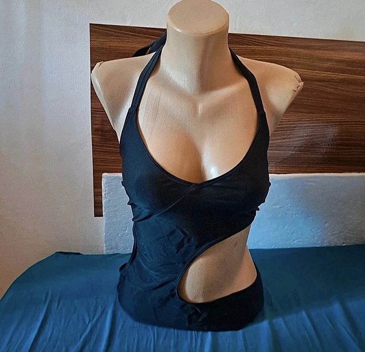 Costum de baie intreg. Marime 44