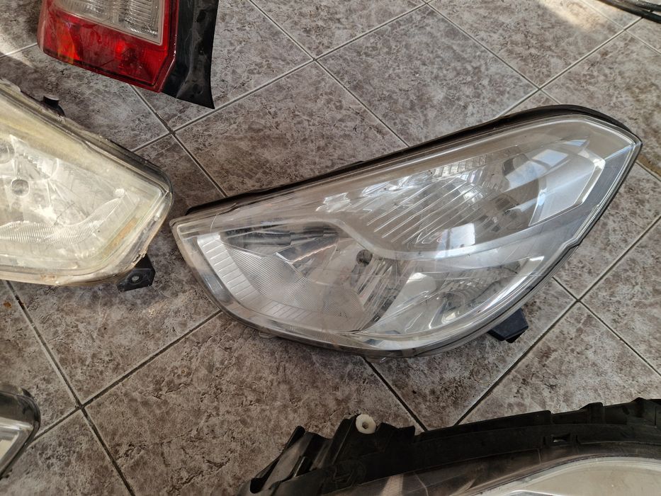 Фарове с счупени уши здрави рефлестжри и слуди