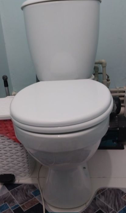 Продам унитаз хорошим состояние