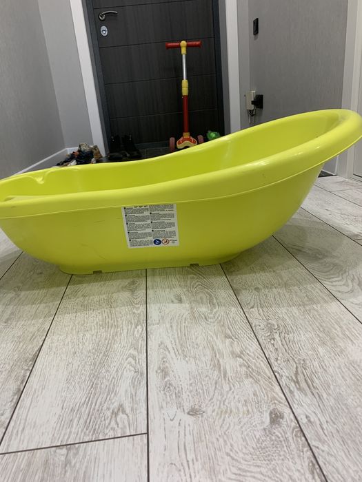 Продам игрушки и ванночку