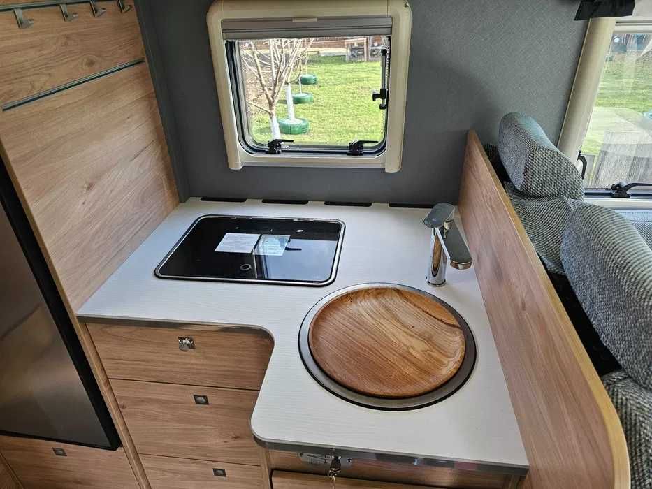 Vând Autorulotă Premium, Semiintegrată, Dethleffs Just Camp T 6812 EB