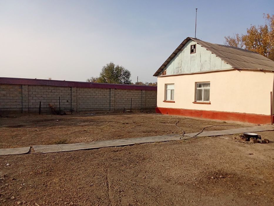 Продётся 6 комнатный дом.