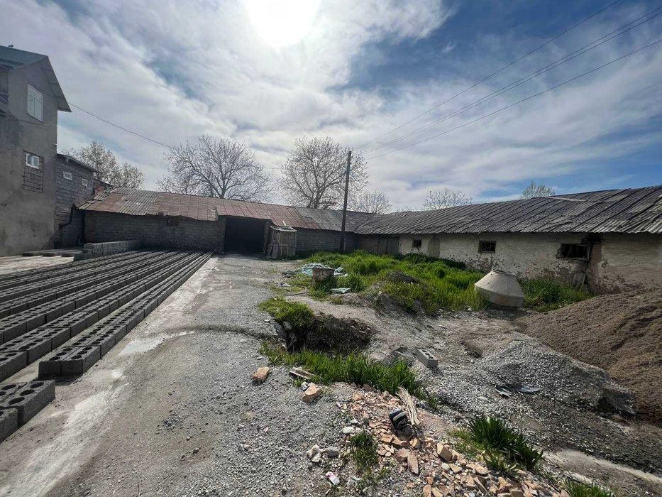 Noturar bino sotiladi