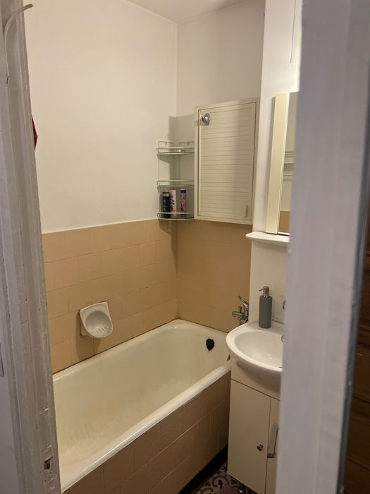 Închiriez  garsonieră