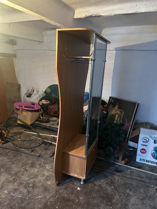 Продам шкаф в прихожую