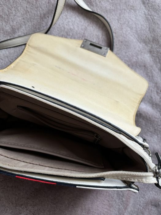 Бяла чанта за рамо