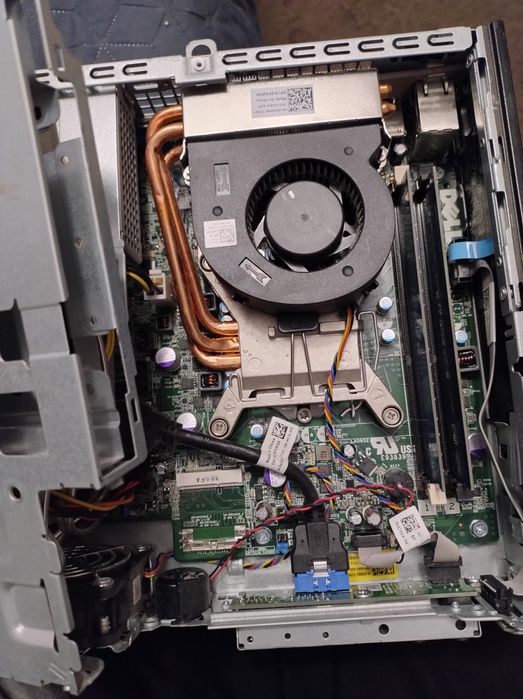 PC Desktop Dell OptiPlex 7010 USFF – Compact și Fiabil