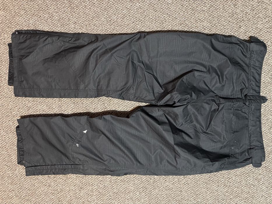 Vând 2 perechi de pantaloni de schi snowboard de bărbați XL