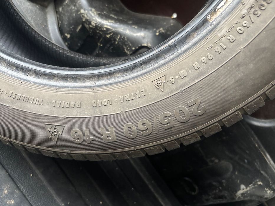 Зимни гуми 205/60/16.