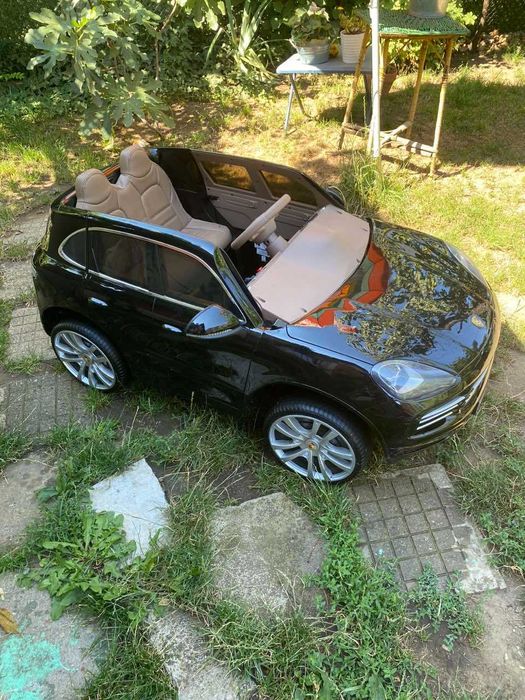 Детски Електрически коли/джипки Porsche Cayene, бяла или черна.