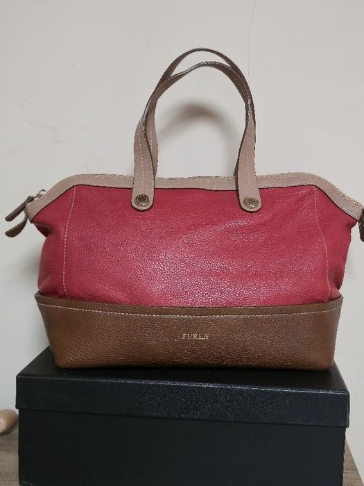 Furla оригинална дамска чанта от естествена кожа