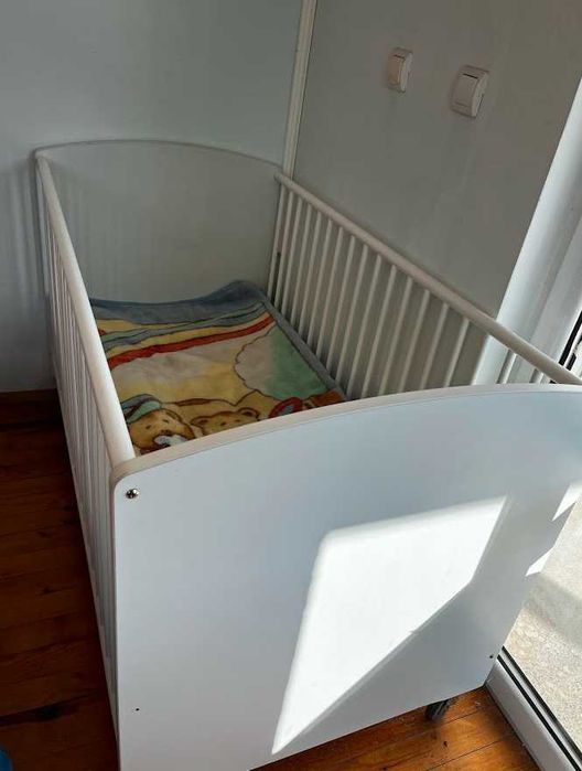 Продавам бебешко легло