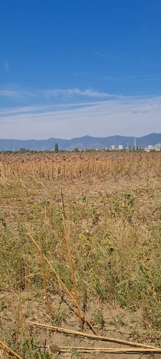 Продавам 1653кв.м земя в Казанлък – м. „Търниченски ливади