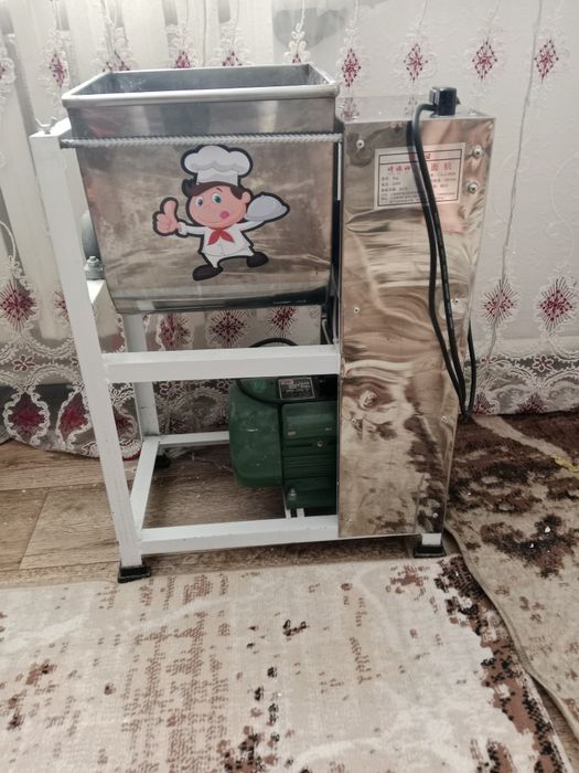 Тесто мес, раскатка для тесто.