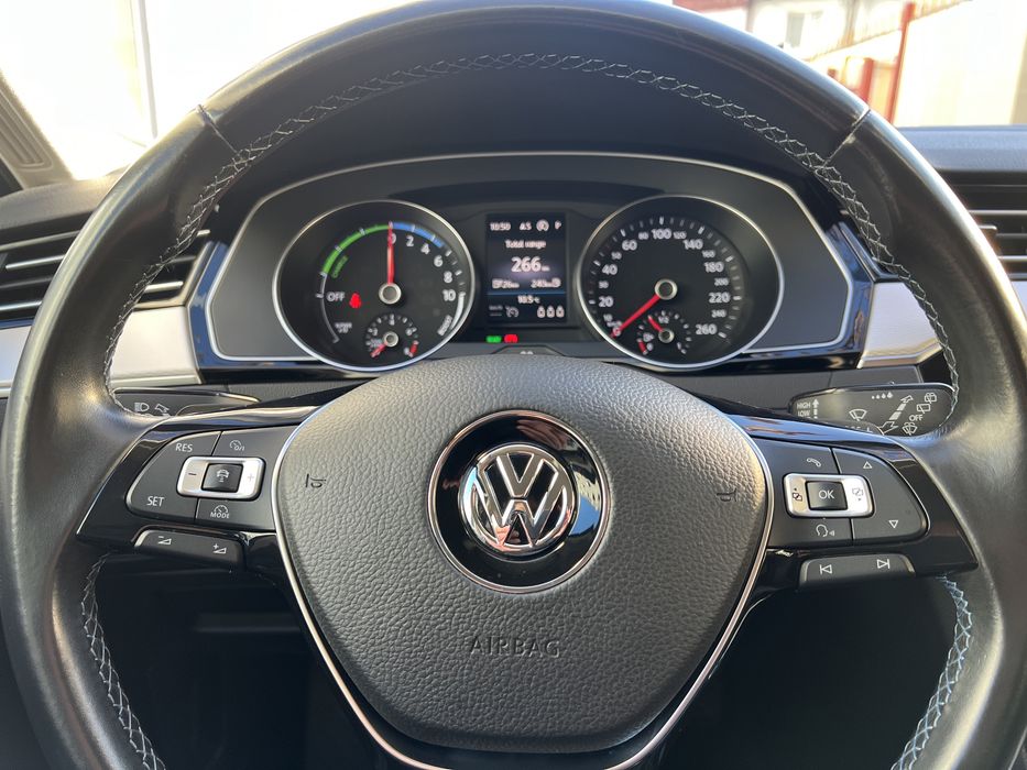 Vand/schimb cu electrica VW Passat B8 GTE Plugin hibrid 2017. Benzina+electric