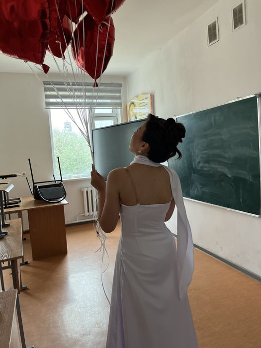 Одежда шикарное белое платье