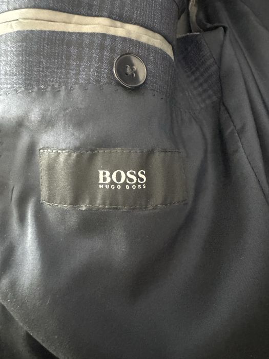 Продам Костюм BOSS