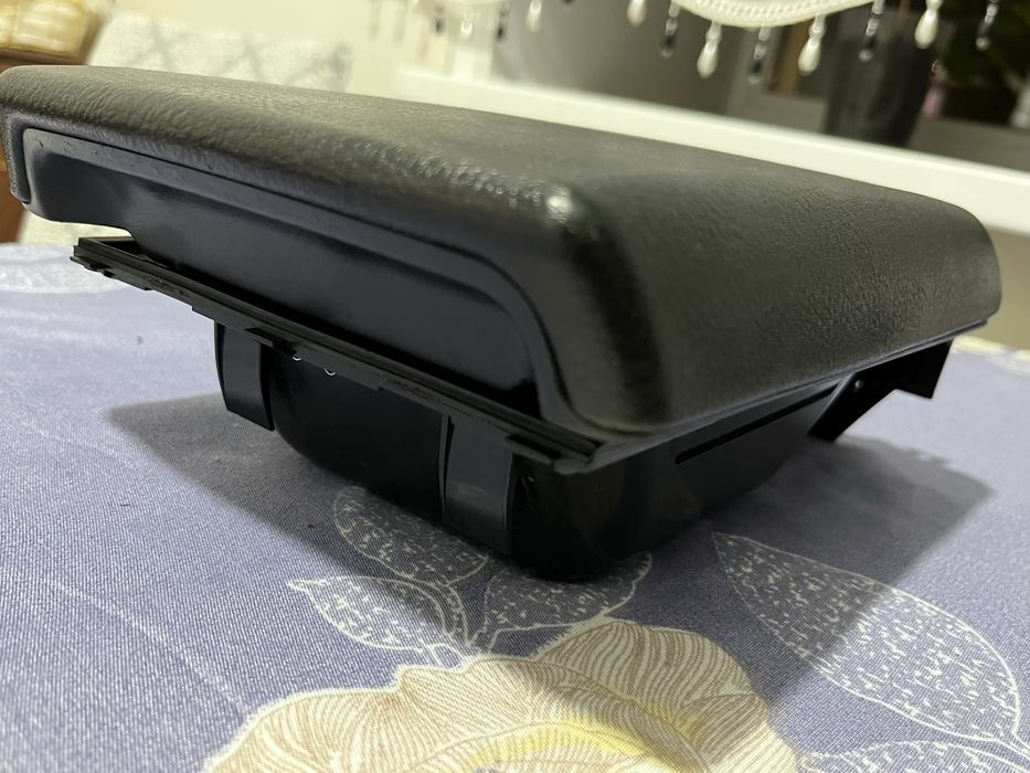 Бмв е39. Подлакотник