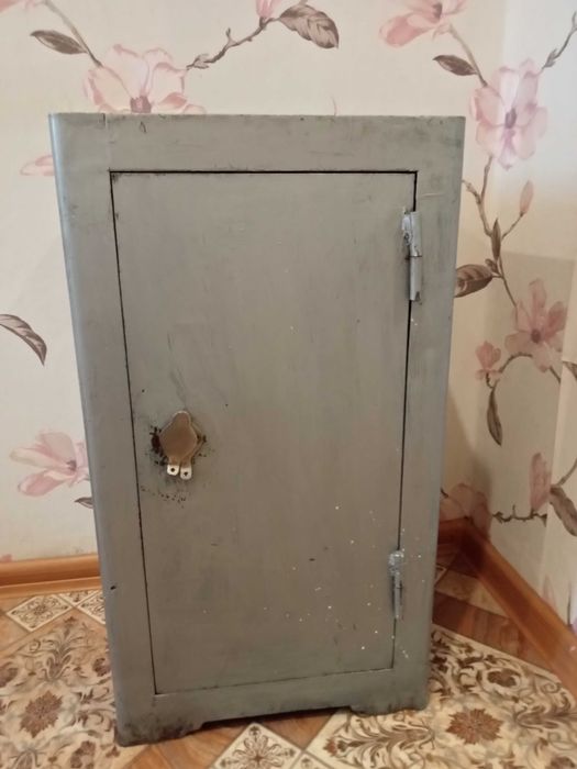 Продам сейф металлический