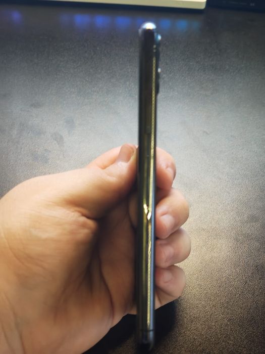 Продавам Iphone 11 Pro Max