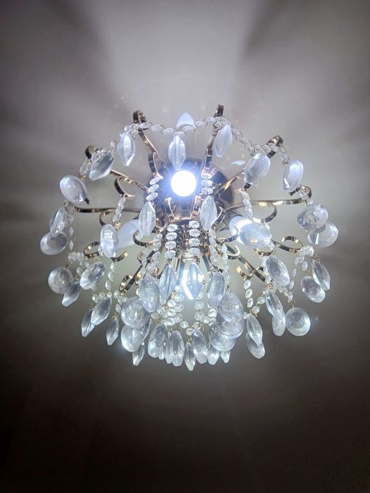 Люстра для зала спа