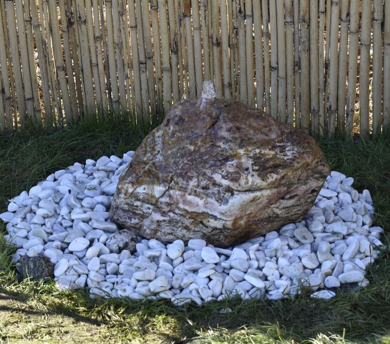 Уникални градински фонтани от естествен камък