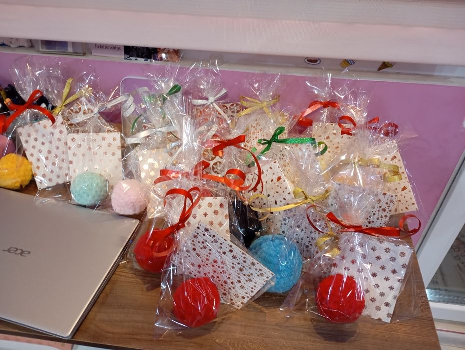 Плетени коледни топки