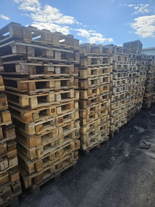 Продавам палети и скари