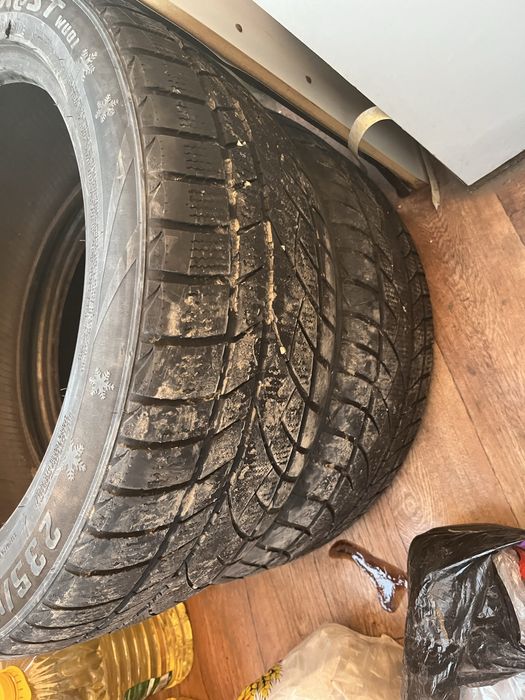 Продаю шины 235/45/18