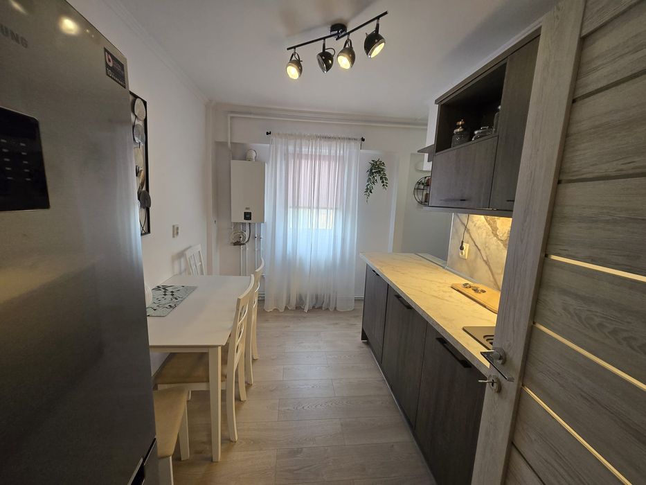 Apartament 2 camere decomandat – central, Mizil | Renovare completă | Mobilat și utilat