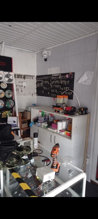 Продавам магазин