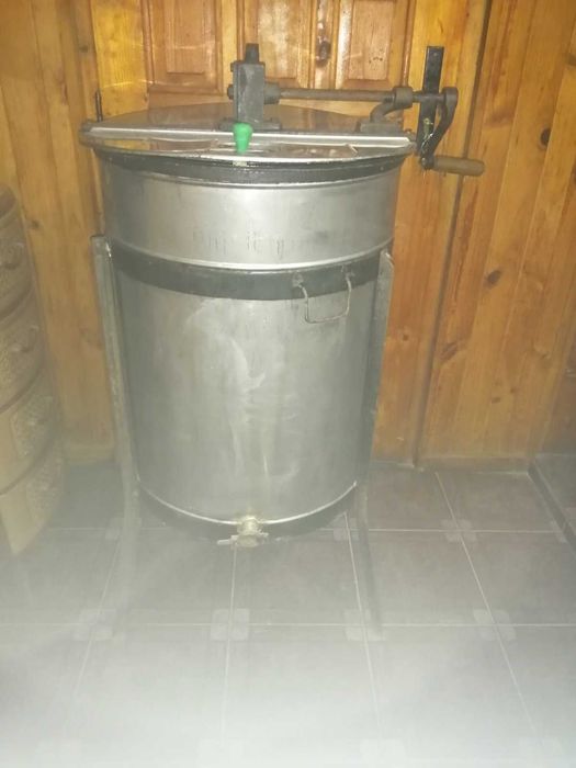 Центрофуга за мед